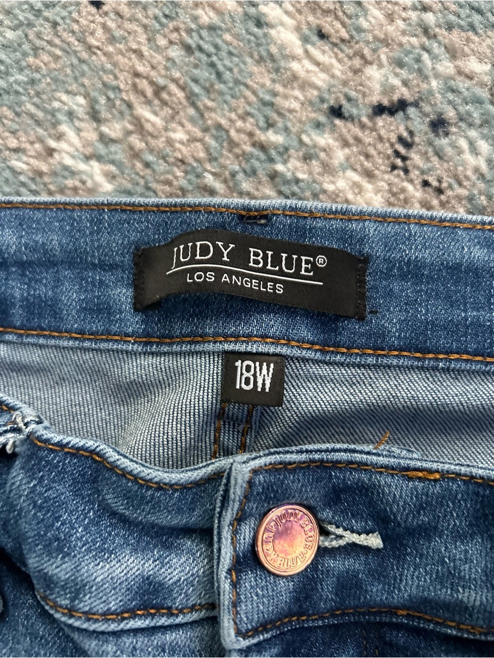 Judy Blue Women's Straight Leg Jeans in Medium Blue Wash - Picture 4 of 4